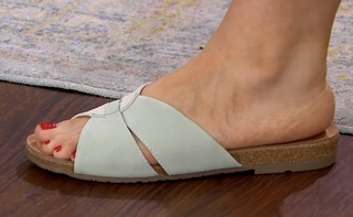 Jennifer Coffey feet photo thumbnail