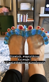 Jennifer Coffey feet photo thumbnail