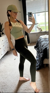 Jennifer Coffey feet photo thumbnail