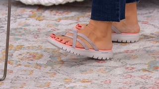 Jennifer Coffey feet photo thumbnail