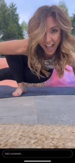 Jennifer Coffey feet photo thumbnail