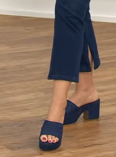 Jennifer Coffey feet photo thumbnail