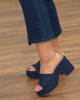 Jennifer Coffey feet photo thumbnail