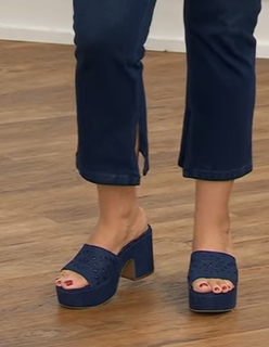 Jennifer Coffey feet photo thumbnail