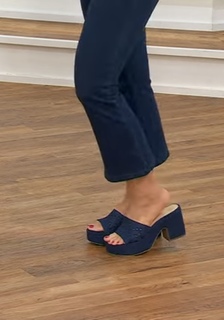 Jennifer Coffey feet photo thumbnail