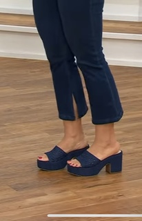 Jennifer Coffey feet photo thumbnail