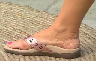 Jennifer Coffey feet photo thumbnail