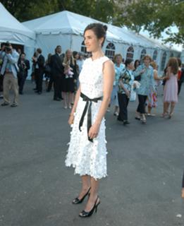 Jennifer Connelly feet photo thumbnail