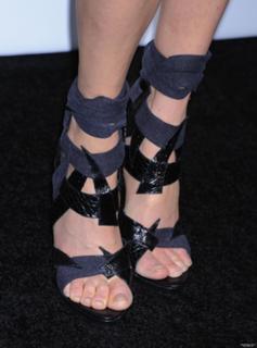 Jennifer Connelly feet photo thumbnail