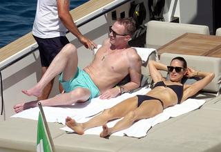 Jennifer Connelly feet photo thumbnail