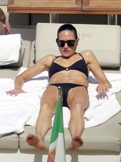Jennifer Connelly feet photo thumbnail