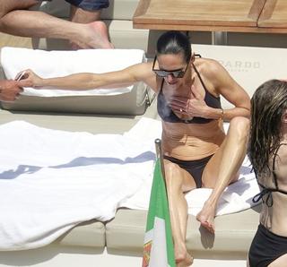 Jennifer Connelly feet photo thumbnail