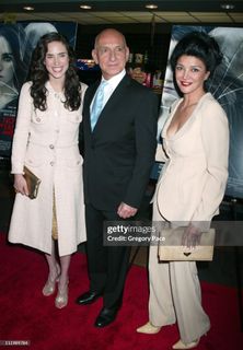 Jennifer Connelly feet photo thumbnail