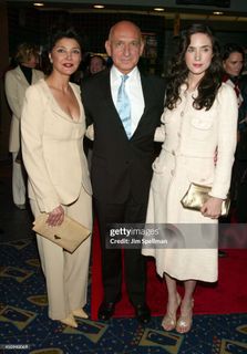 Jennifer Connelly feet photo thumbnail