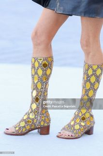 Jennifer Connelly feet photo thumbnail