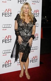 Jennifer Coolidge feet photo thumbnail