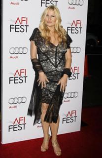 Jennifer Coolidge feet photo thumbnail