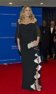 Jennifer Coolidge feet photo thumbnail