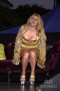 Jennifer Coolidge feet photo thumbnail
