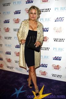 Jennifer Coolidge feet photo thumbnail