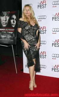 Jennifer Coolidge feet photo thumbnail