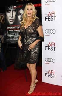 Jennifer Coolidge feet photo thumbnail