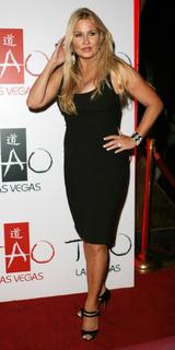 Jennifer Coolidge feet photo thumbnail