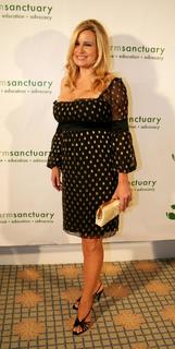 Jennifer Coolidge feet photo thumbnail