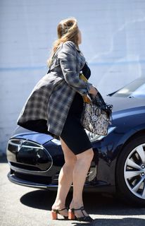 Jennifer Coolidge feet photo thumbnail
