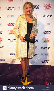 Jennifer Coolidge feet photo thumbnail