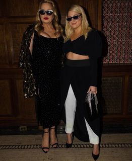 Jennifer Coolidge feet photo thumbnail
