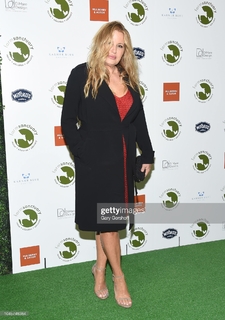 Jennifer Coolidge feet photo thumbnail