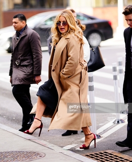 Jennifer Coolidge feet photo thumbnail