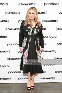 Jennifer Coolidge feet photo thumbnail
