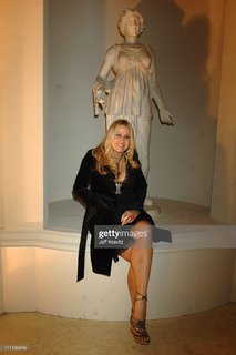 Jennifer Coolidge feet photo thumbnail