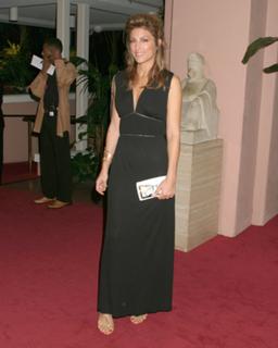 Jennifer Esposito feet photo thumbnail