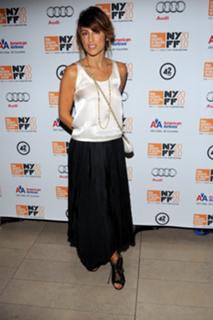 Jennifer Esposito feet photo thumbnail