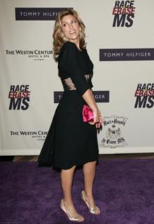 Jennifer Esposito feet photo thumbnail
