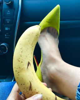 Jennifer Esposito feet photo thumbnail