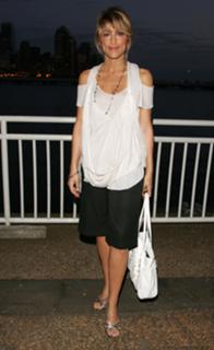 Jennifer Esposito feet photo thumbnail