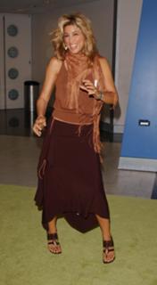 Jennifer Esposito feet photo thumbnail