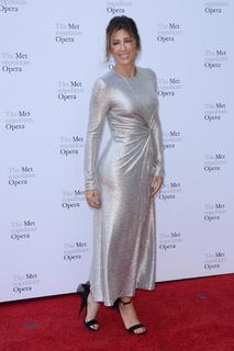 Jennifer Esposito feet photo thumbnail