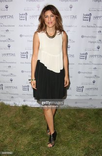 Jennifer Esposito feet photo thumbnail