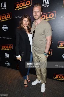 Jennifer Esposito feet photo thumbnail