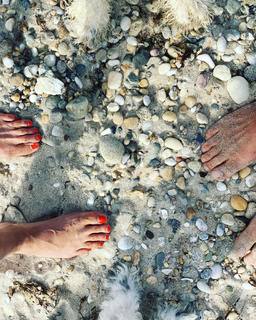 Jennifer Esposito feet photo thumbnail
