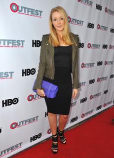 Jennifer Finnigan feet photo thumbnail