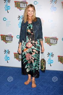 Jennifer Finnigan feet photo thumbnail