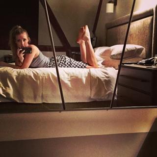Jennifer Finnigan feet photo thumbnail