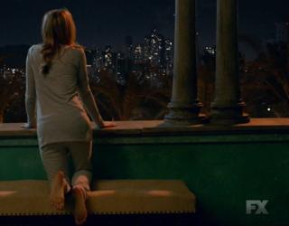 Jennifer Finnigan feet photo thumbnail