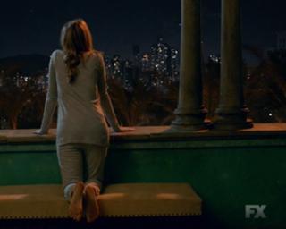 Jennifer Finnigan feet photo thumbnail